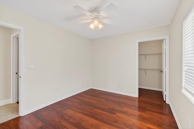 Building Photo - 9308 Lake Serena Dr