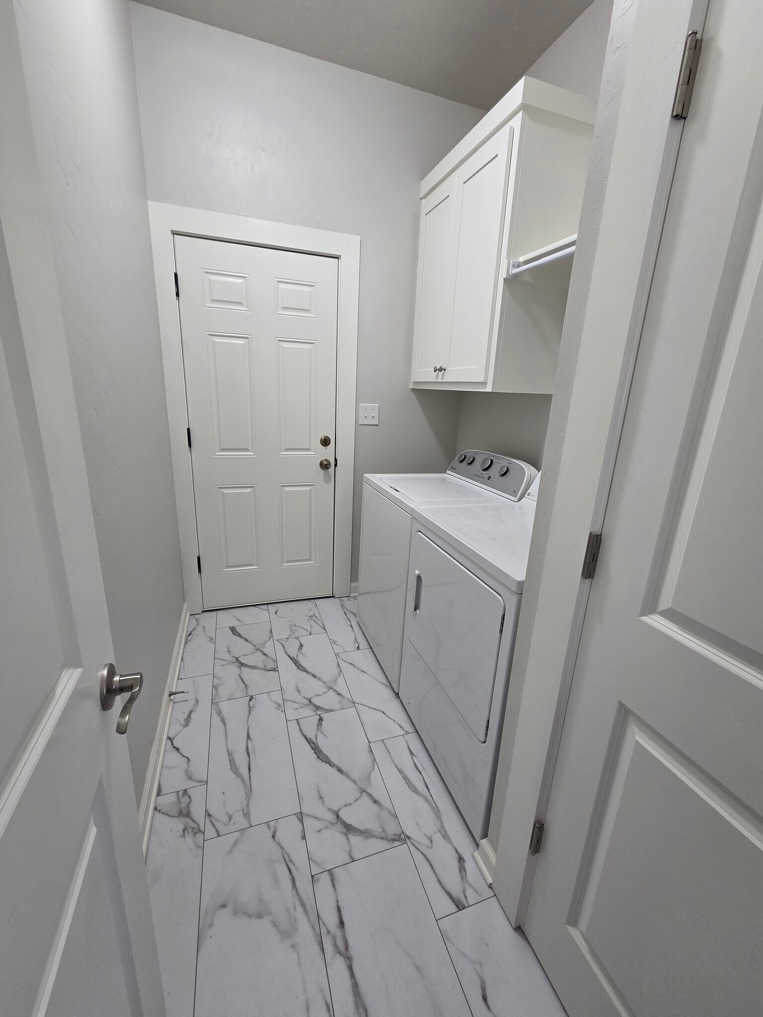 Building Photo - 458 Elm Ave