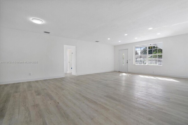Building Photo - 261 NE 172nd St