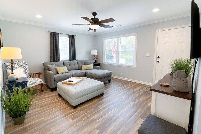 Building Photo - 3830 Manchester Dr