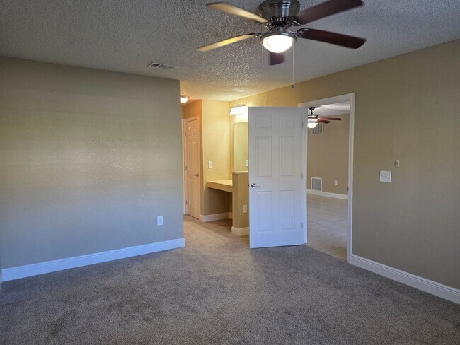 Building Photo - First Floor 2/2.5 Condo at Sabal Point