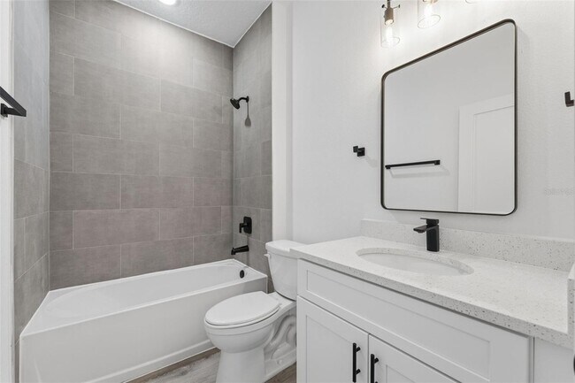 Building Photo - 3427 W Webster Pl