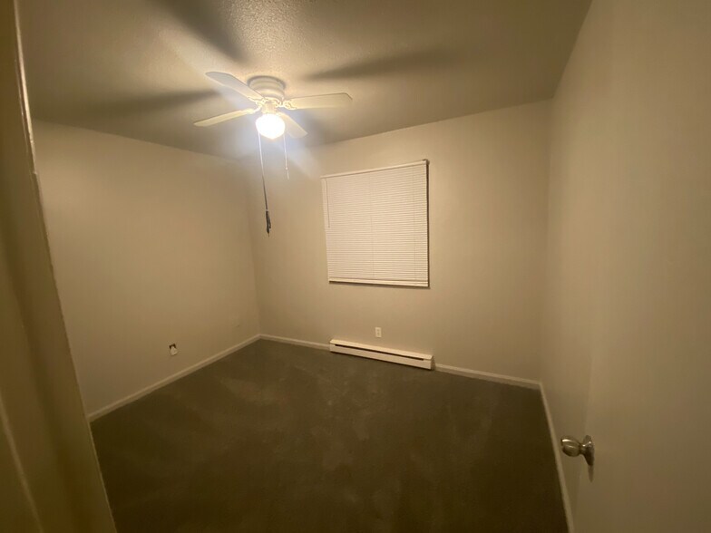 Building Photo - Room in Condo on Alamance Church Rd