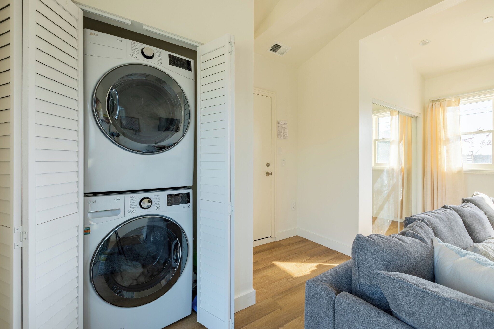 Laundry - 6726 Wandermere Rd