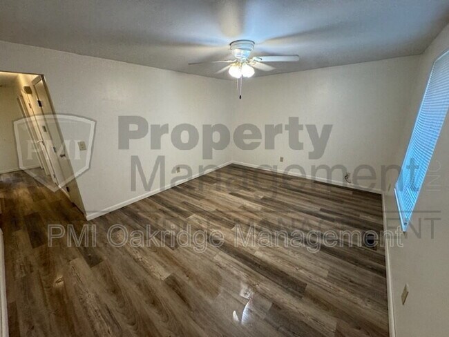 Building Photo - 591 Stonyridge Ave