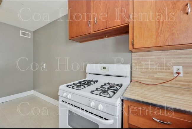 Building Photo - North East duplex