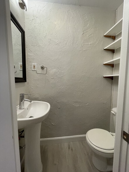 Half bathroom (first floor) - 11 Maple Cir