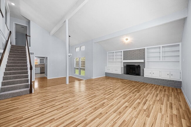 Building Photo - 2926 Meadowcreek Dr