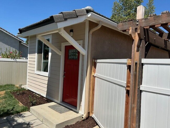 Building Photo - ADU