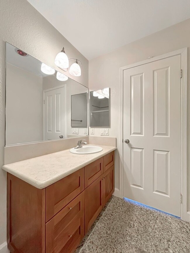 Building Photo - SD: Bright 2BD/2BA Ground-Floor Condo in La Jolla with Covered Patio, Pool & Reserved Parking
