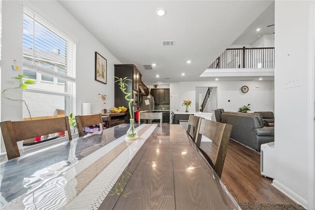 Building Photo - 317 Barton Oak Trl
