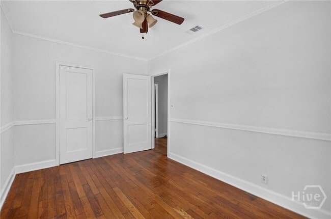 Building Photo - 216 E 57th St