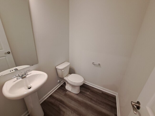 Building Photo - Charming 3 beds 2.5 baths in Fuquay Varina!