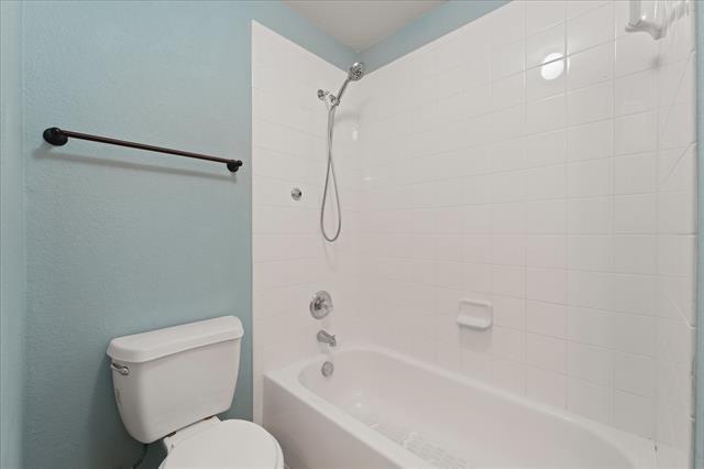 Building Photo - 300 Bluefinch Dr