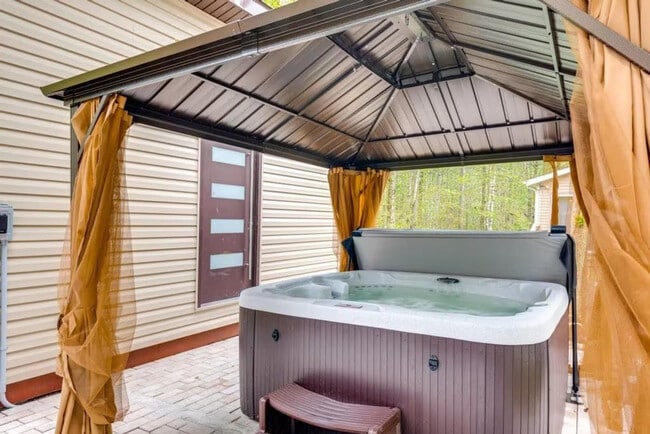 Building Photo - 2135 Rosemont Dr