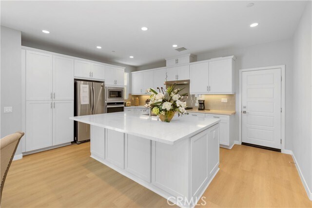 Building Photo - 136 Modjeska