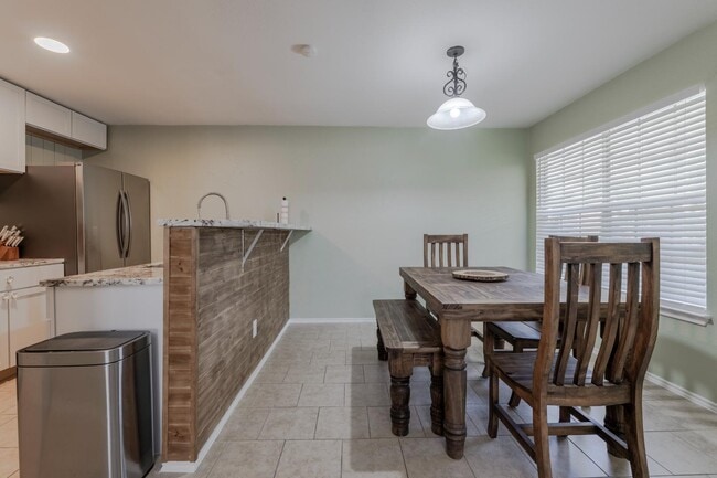 Building Photo - 15531 Knollglade