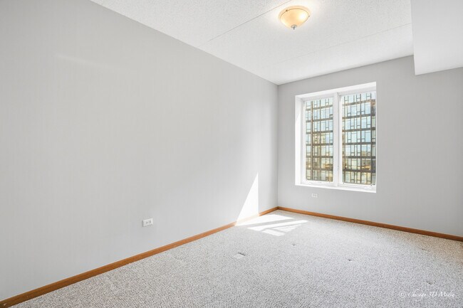 Building Photo - 515 Main St