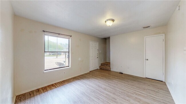 Building Photo - 1002 Verde Dr