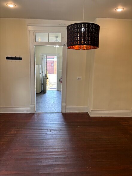 Building Photo - 163 Pope St