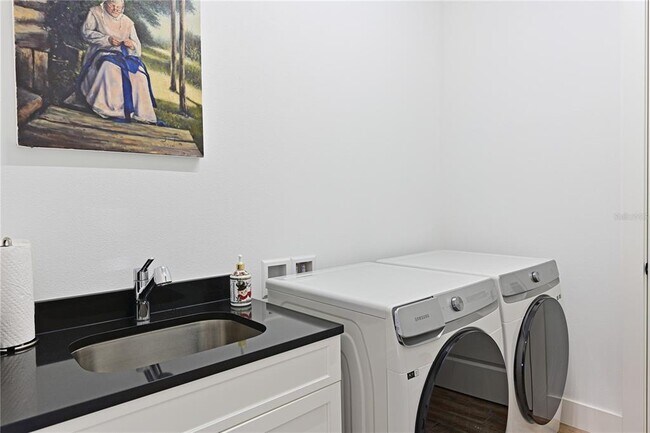 Building Photo - 8013 Clearwater Ct