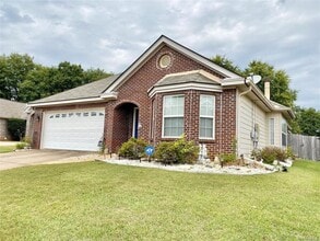 Building Photo - 629 Linden Ln
