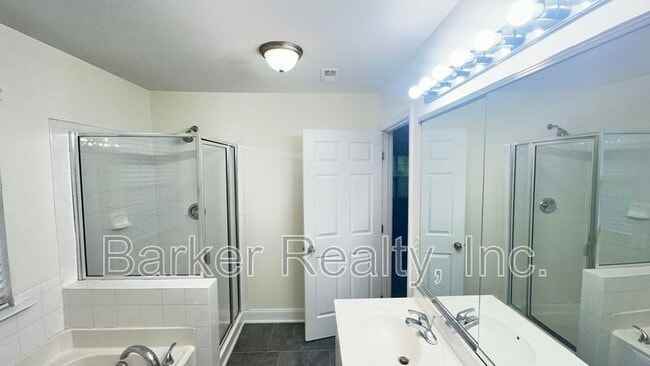 Building Photo - 11731 Mezzanine Dr