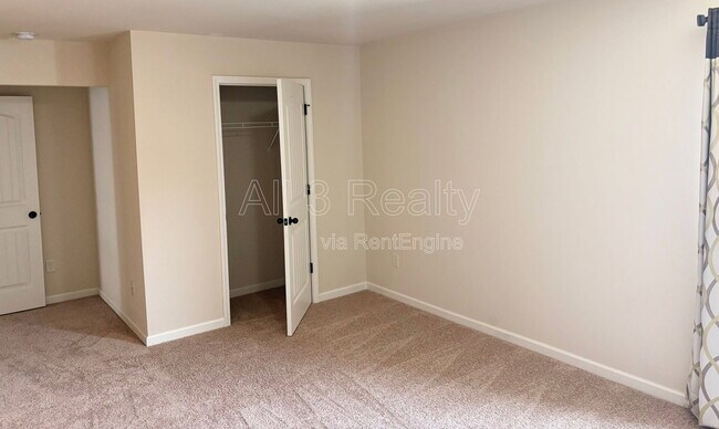 Building Photo - 3738 Valley Spring Dr