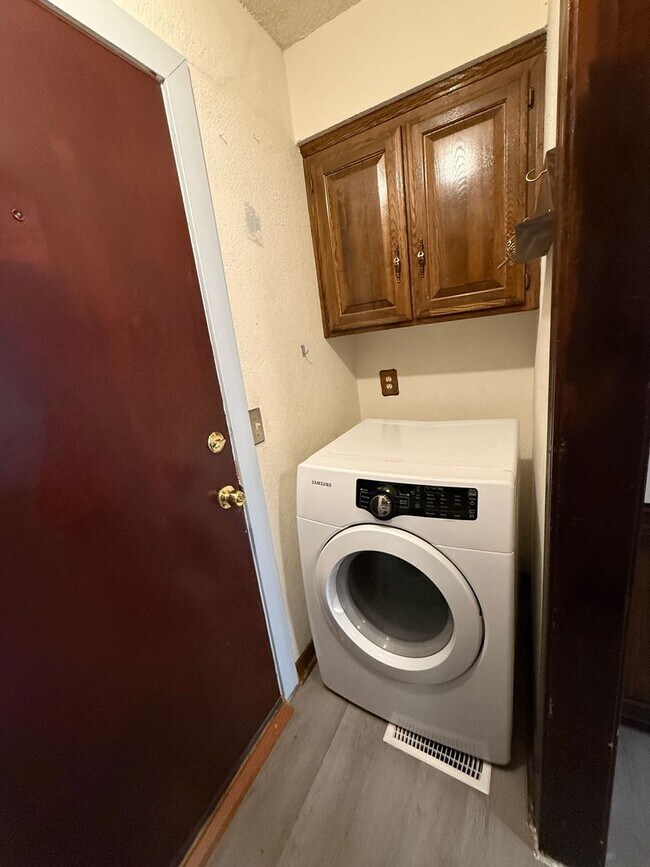 Building Photo - Must See! Welcome home to your new 3 bedroom, 2 bath home!
