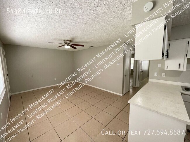 Building Photo - 5448 Lewellyn Rd