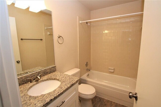Building Photo - 605 Elder Way