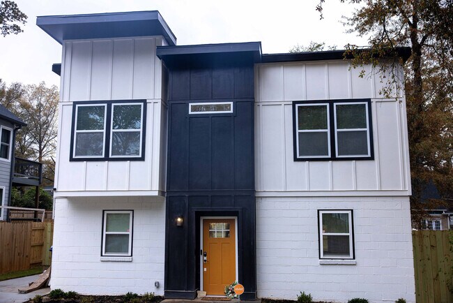 Building Photo - 1427 Elizabeth Ave SW