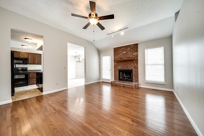 Building Photo - 133 Cloverfield Ct