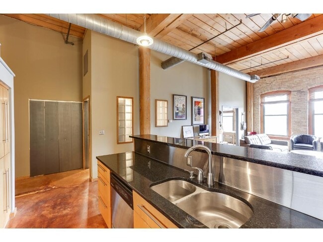 Building Photo - 210 N 2nd St