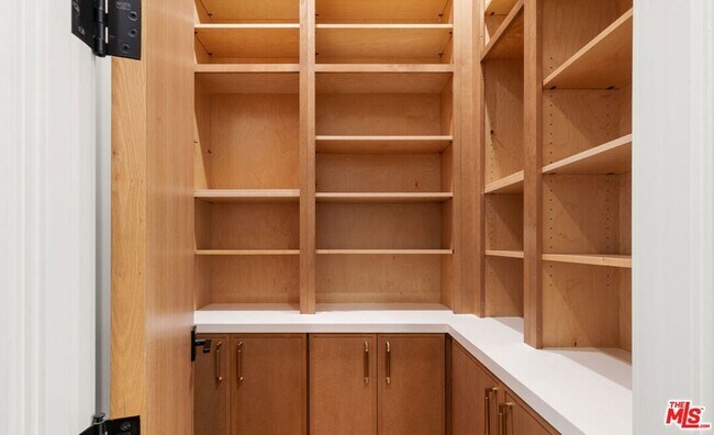 Building Photo - 2565 Patricia Ave