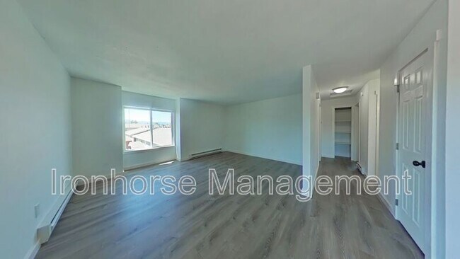 Building Photo - 119 S 15th Ave