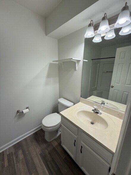 Building Photo - 5000 Lawndale Dr