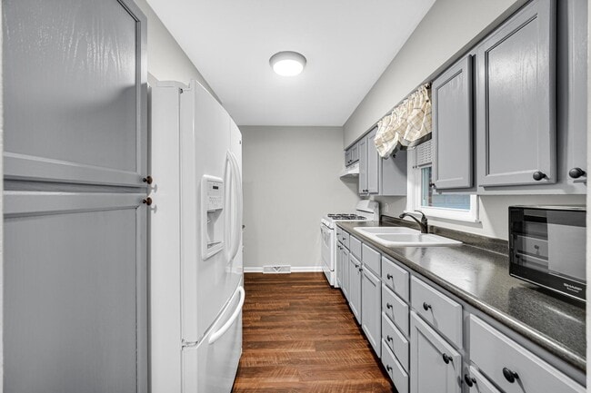 Building Photo - 944 N Jay Ave