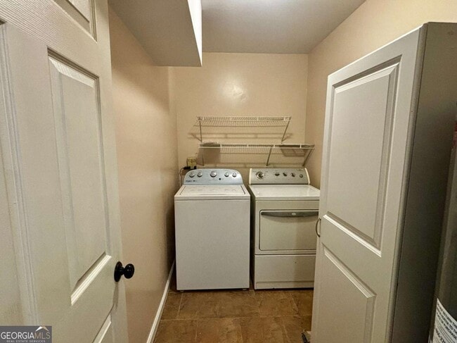 Building Photo - 125 Lantern Ridge Ct