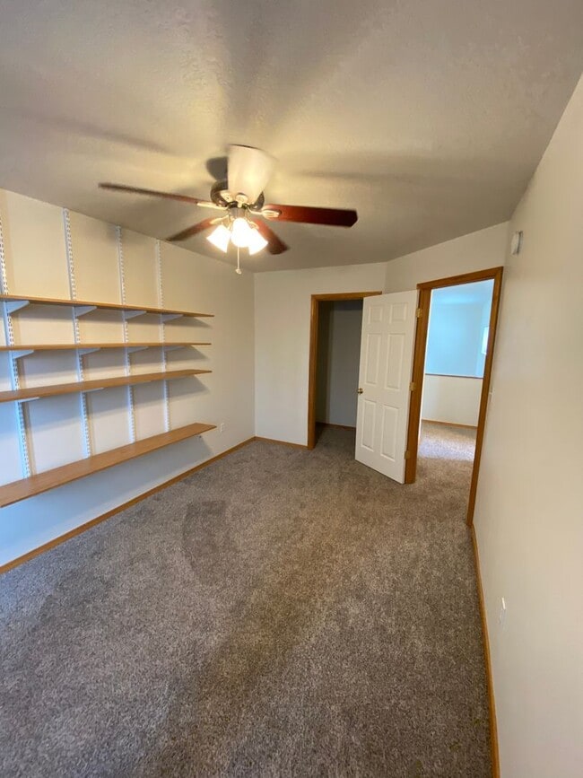Building Photo - 3 Bed - 2 Bath - Fenced Yard