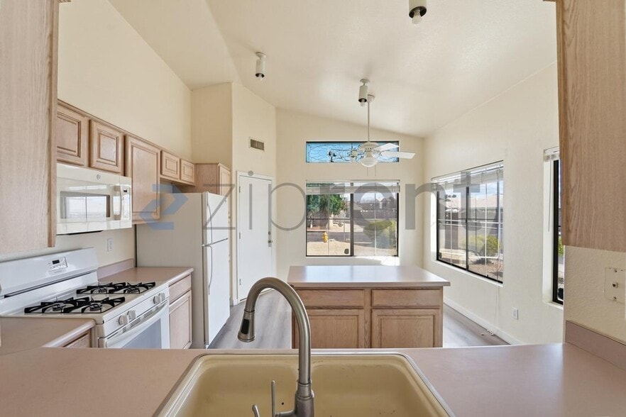 Building Photo - 13418 N 82nd Ln