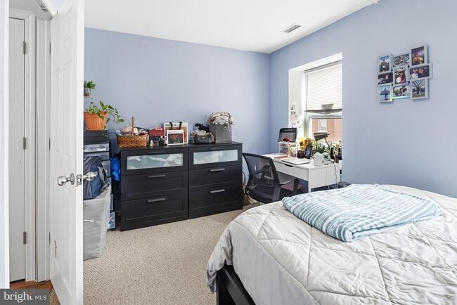 Building Photo - 2024 N Carlisle St