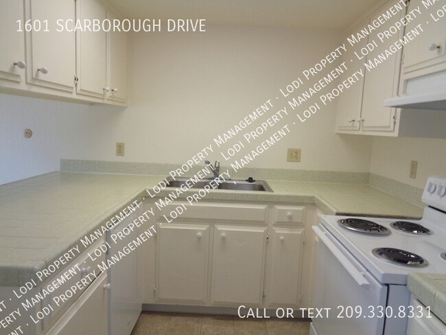 Building Photo - 1601 Scarborough Dr