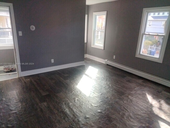 Building Photo - 1494 Iranistan Ave