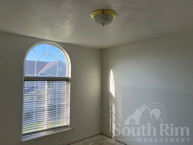 Building Photo - 806 Brookside Ct