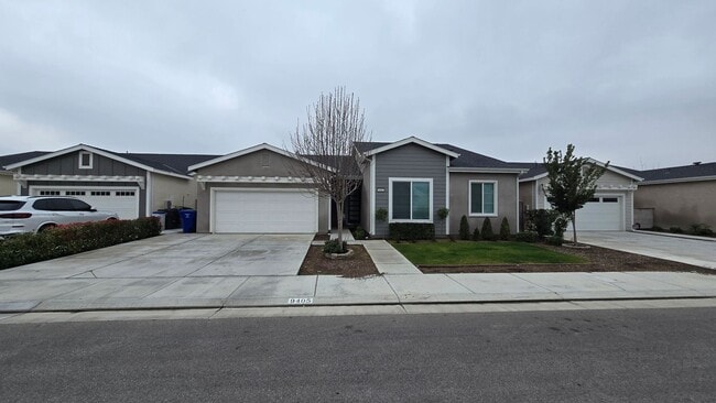 Building Photo - 9405 Parkwood Manor Dr