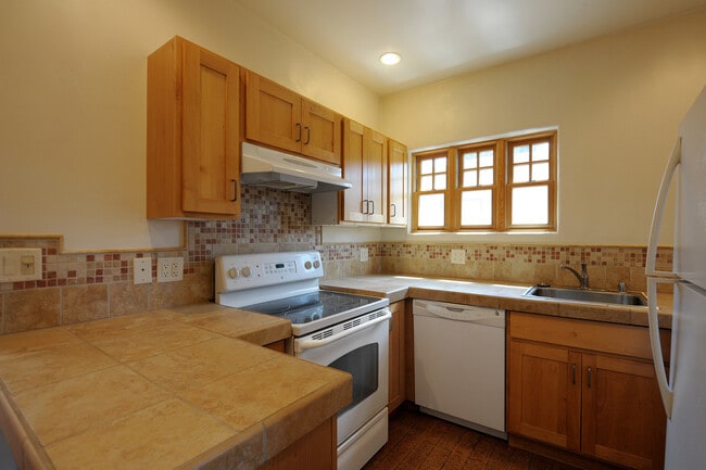 Building Photo - 245/247 Casados St