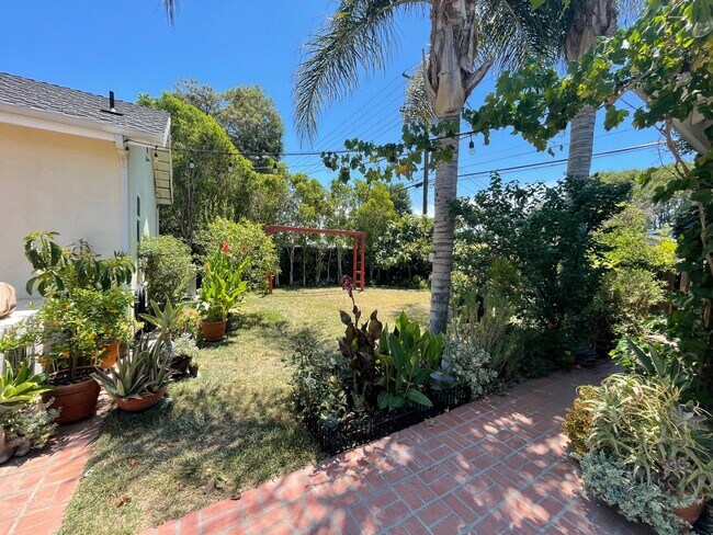 Backyard - 6947 Jellico Ave