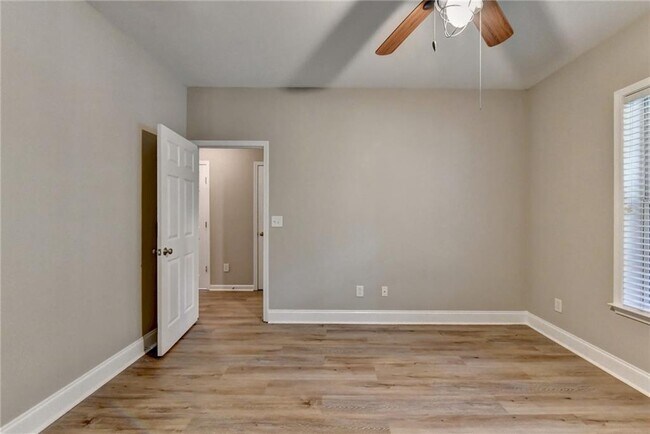 Building Photo - 4005 Edgecomb Dr