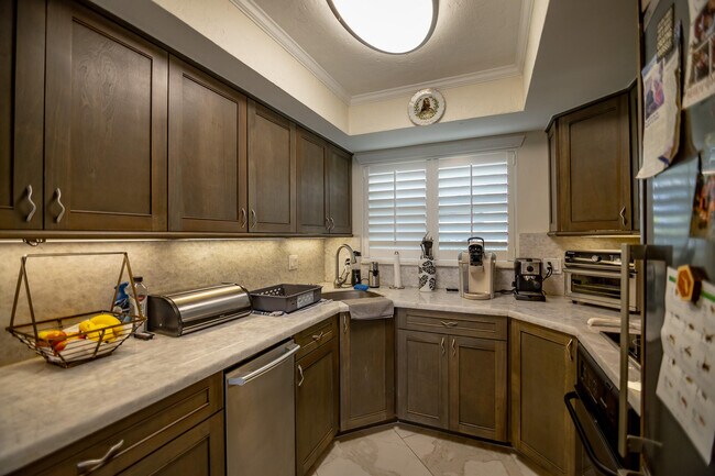 Building Photo - 68 Yacht Club Dr
